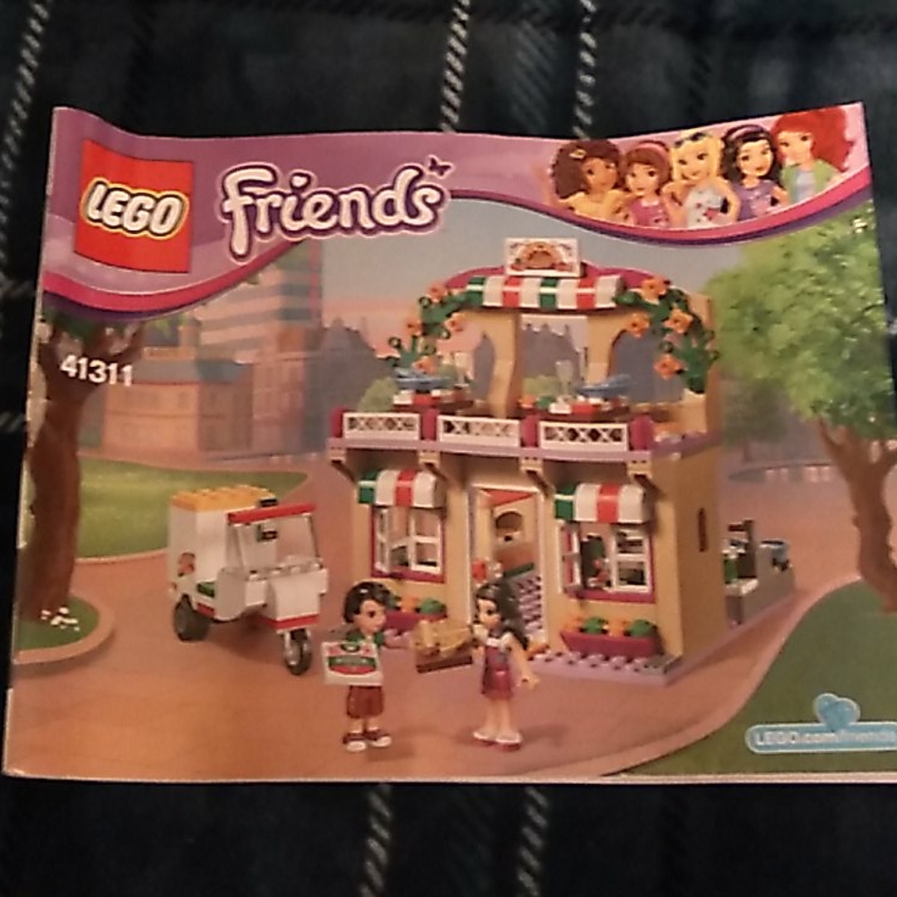 Pizza shop Lego set